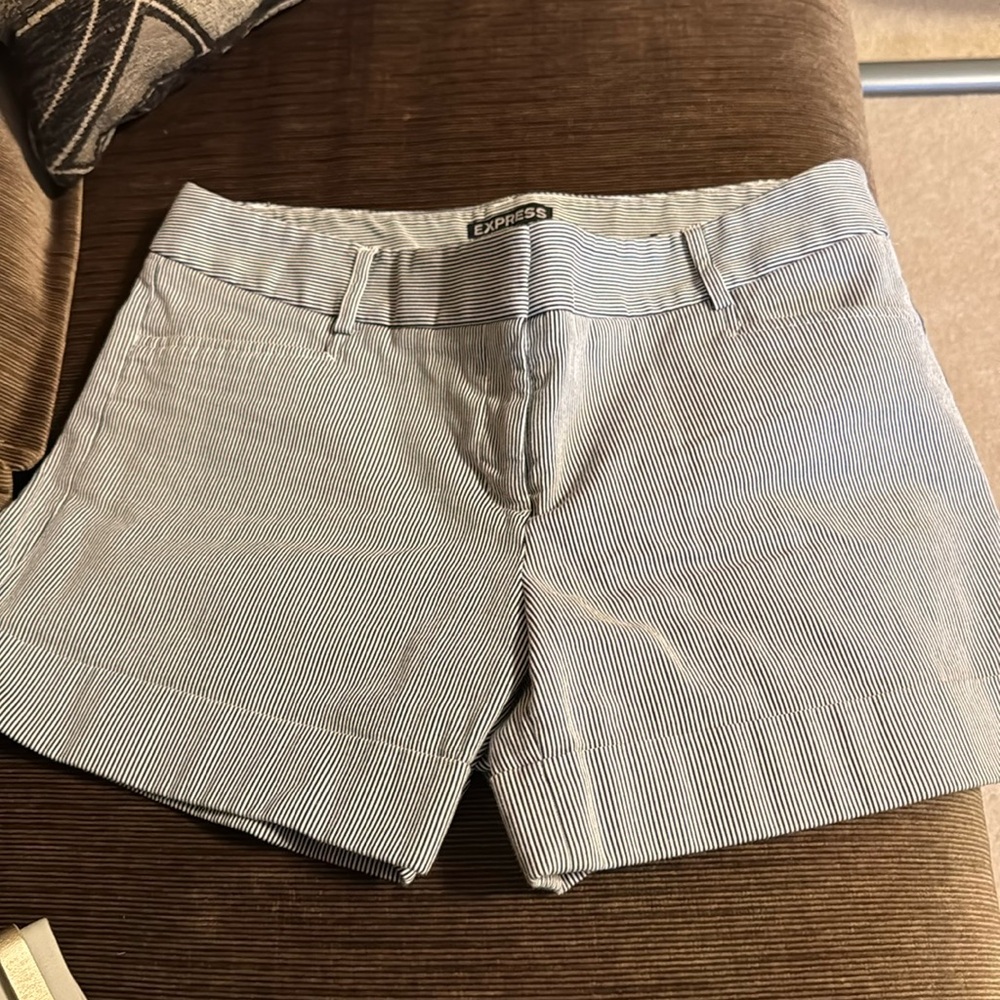 Express Editor size 8 shorts striped. New without tags.